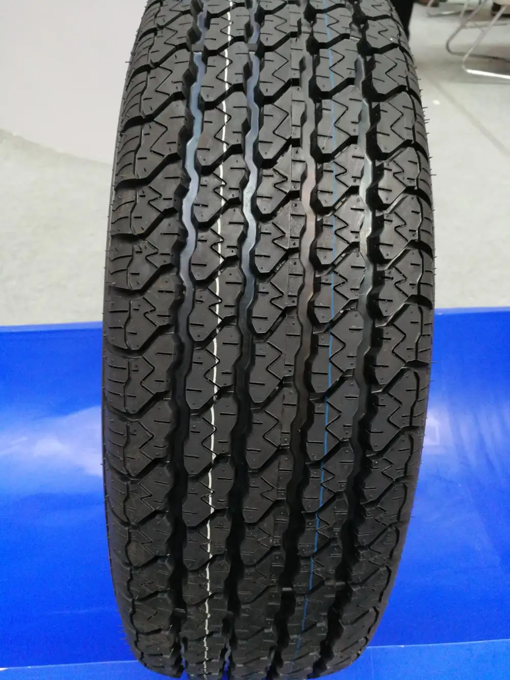 passenger car Tire P235/75R15 Luistone tire Have GCC SONCAP Certificate