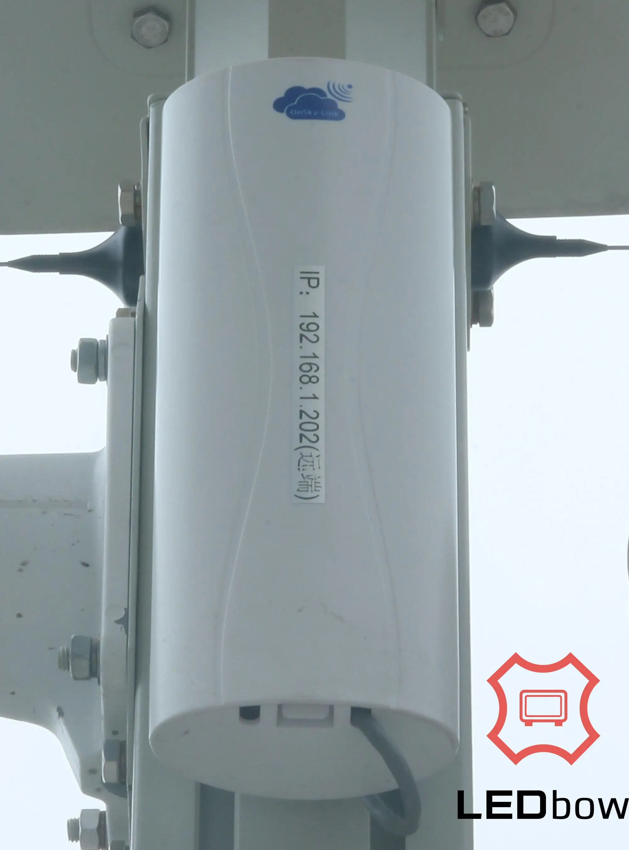 
LEDbow Integrated smart pole with Solar Street Light Smart Display Intelligent Monitoring Emergency Button Video CCTV all in one 