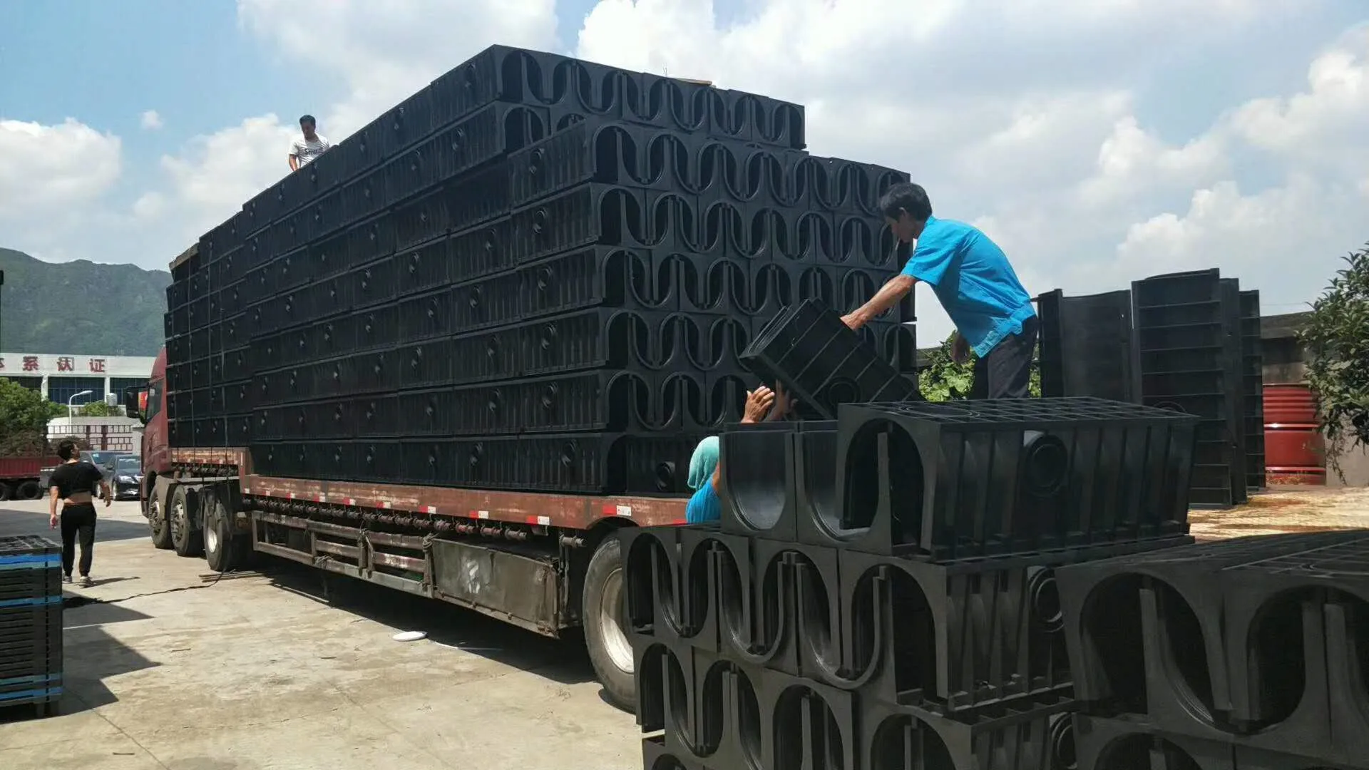 2019 hot sell rain gutters plastic drainage water ditch