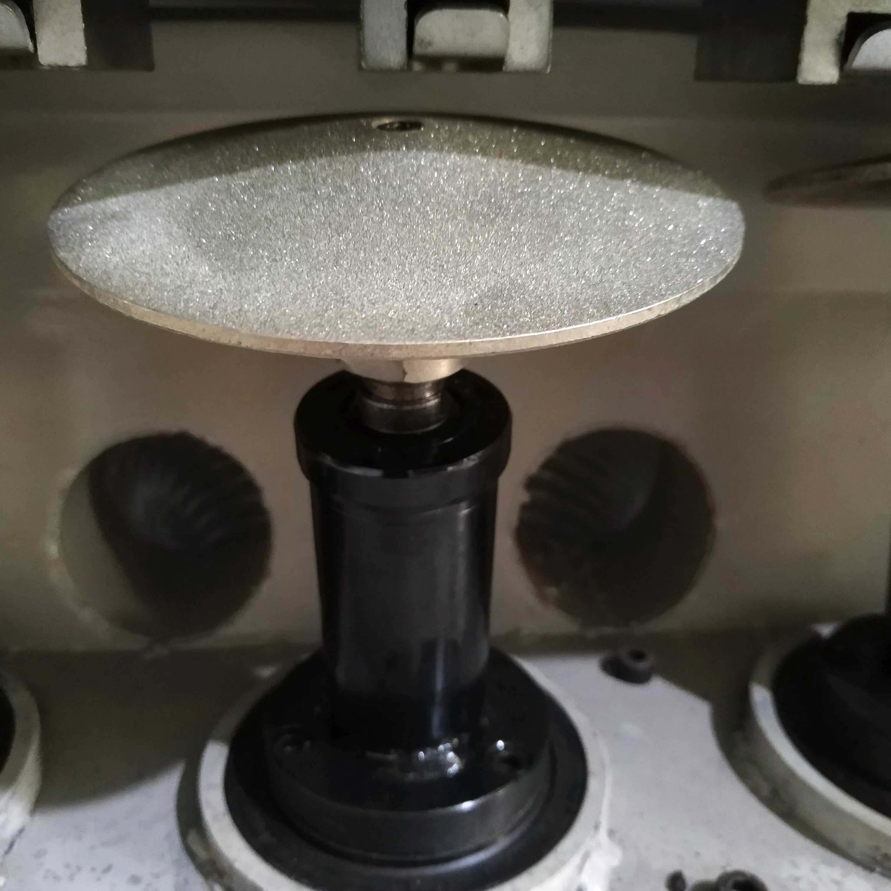 
Toothbrush making automatic surface trimming machine 
