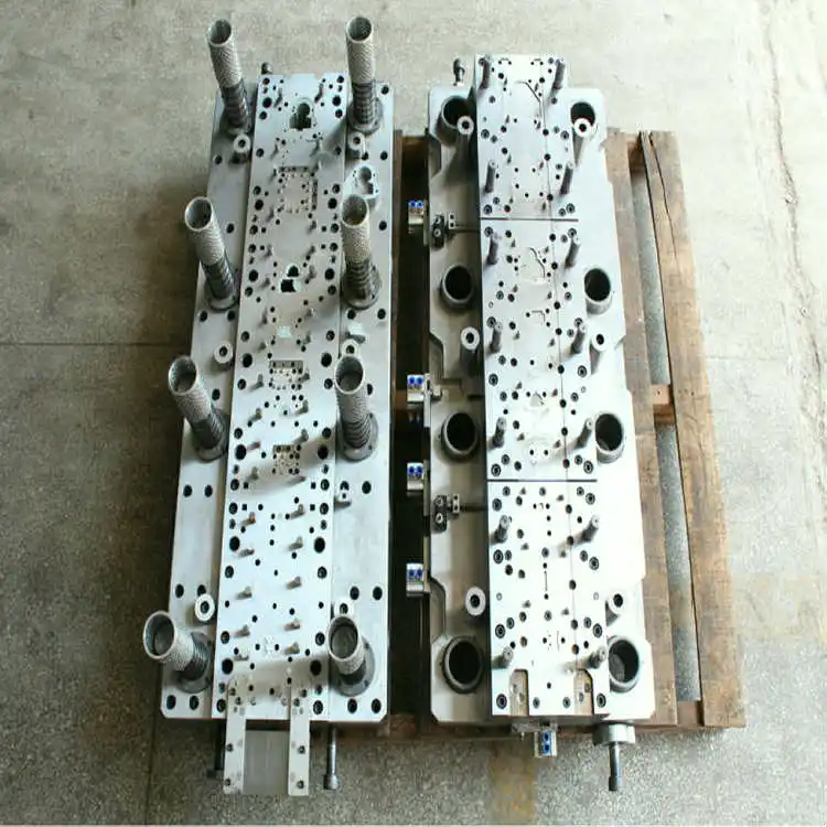 automatic interlocked two-row progressive punch die