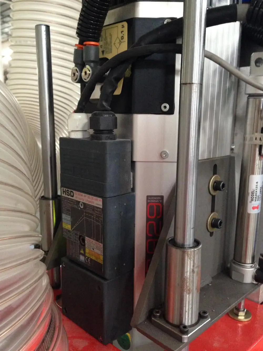 Factory price Yaskawa servo motor HSD spindle 9kw ATC tools on MDF/PVC/Plywood Sculpture Wood Carving Cnc Router Machine