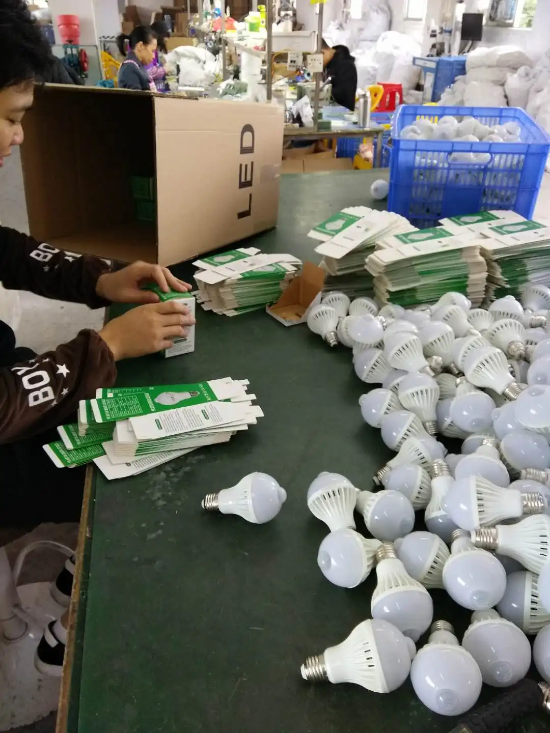 Smart Human body infrared LED Light PIR Mention Sensor LED bulb