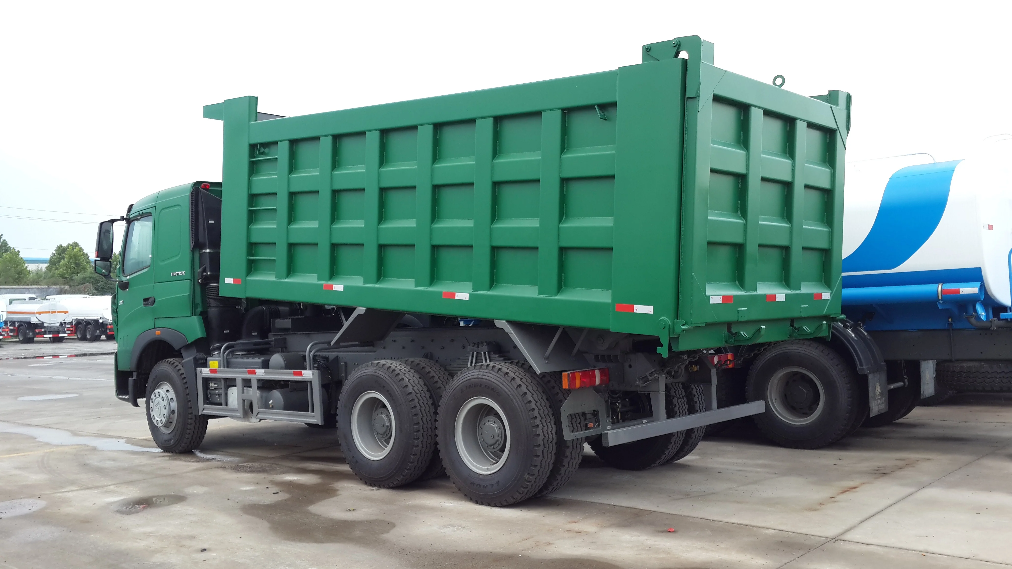 Factory Direct Sale Sinotruk HOWO A7 Dump Truck for sale