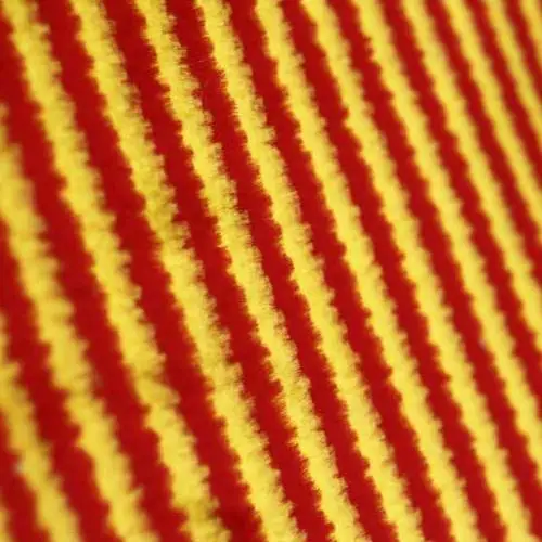 
 Удаа красного и желтого цвета  