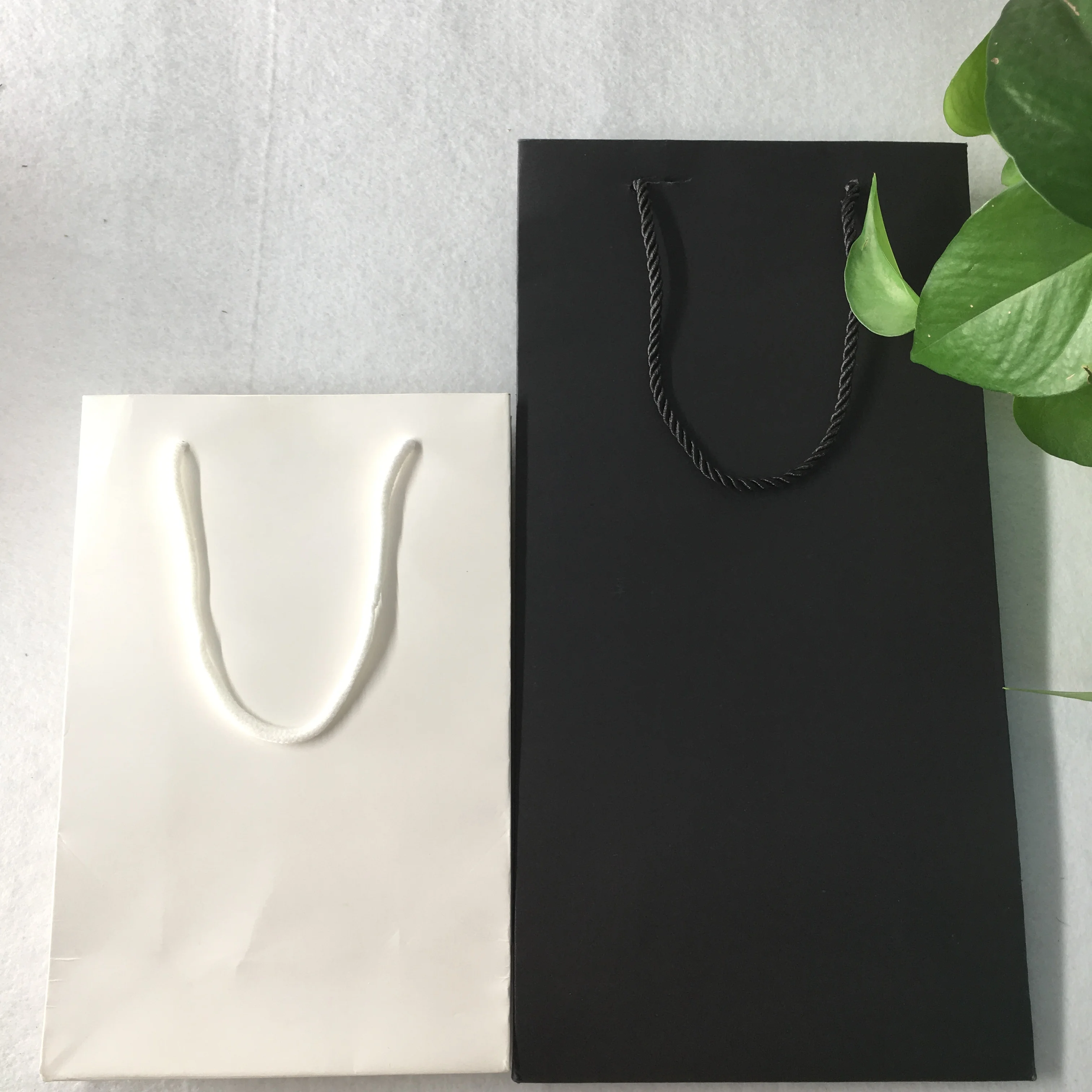 custom vertical type black/white cardboard paper bag with cotton rope