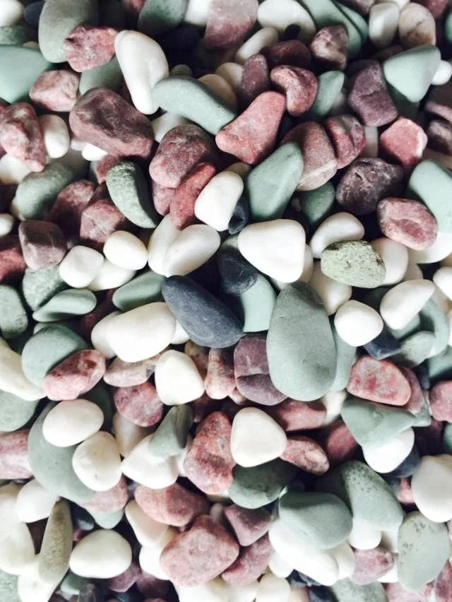 
high polished mixed color natural cobble stone 