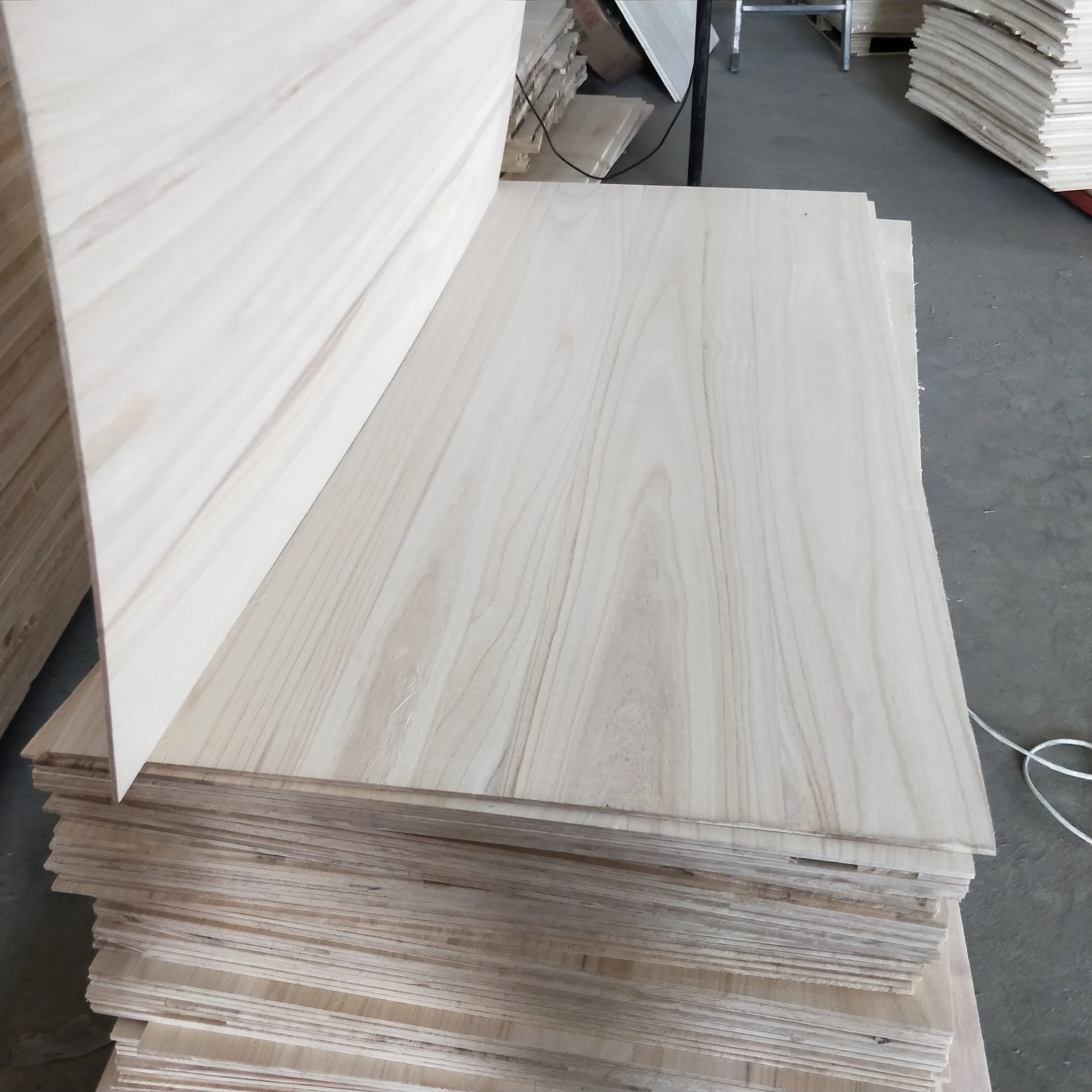 Factory Wholesale Paulownia Pine Wood Log Prices