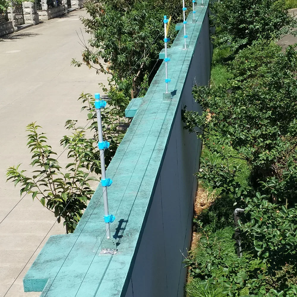 Lanstar Adjustable Angle Bracket for Electric Fencing System Post