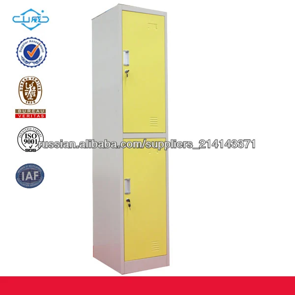 двойная желтая металлическая дверь шкафчика