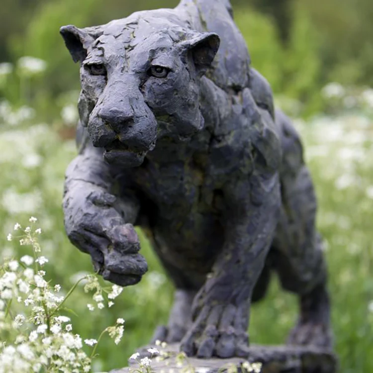 Vivid design casting bronze animal widl panther sculpture with fierce looking for outdoor