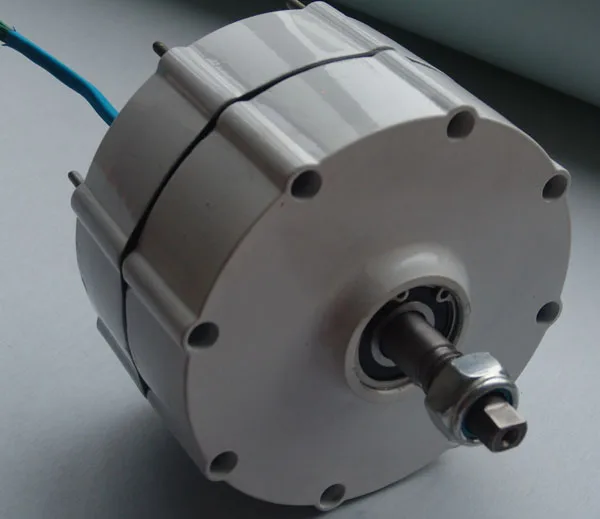 Three-phase ac permanent magnet synchronous generator