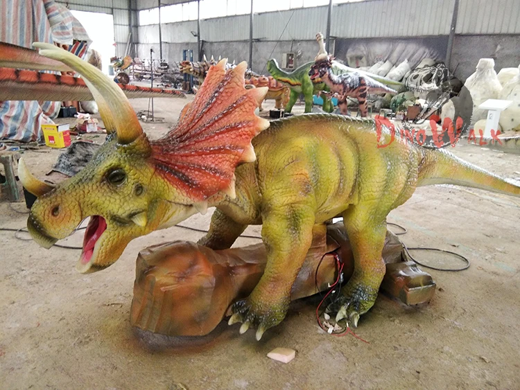 Детский динозавр трицератопс парк аттракционов безопасный трицератоп