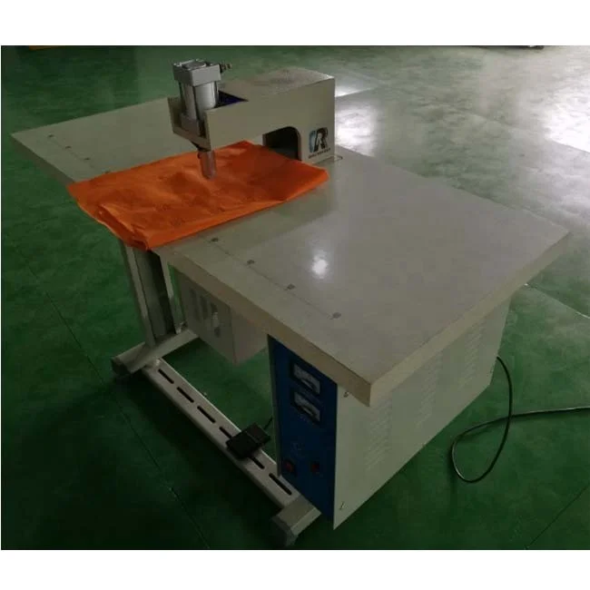 Ultrasonic welding machine for handle of non-woven shopping bag fix spot bags