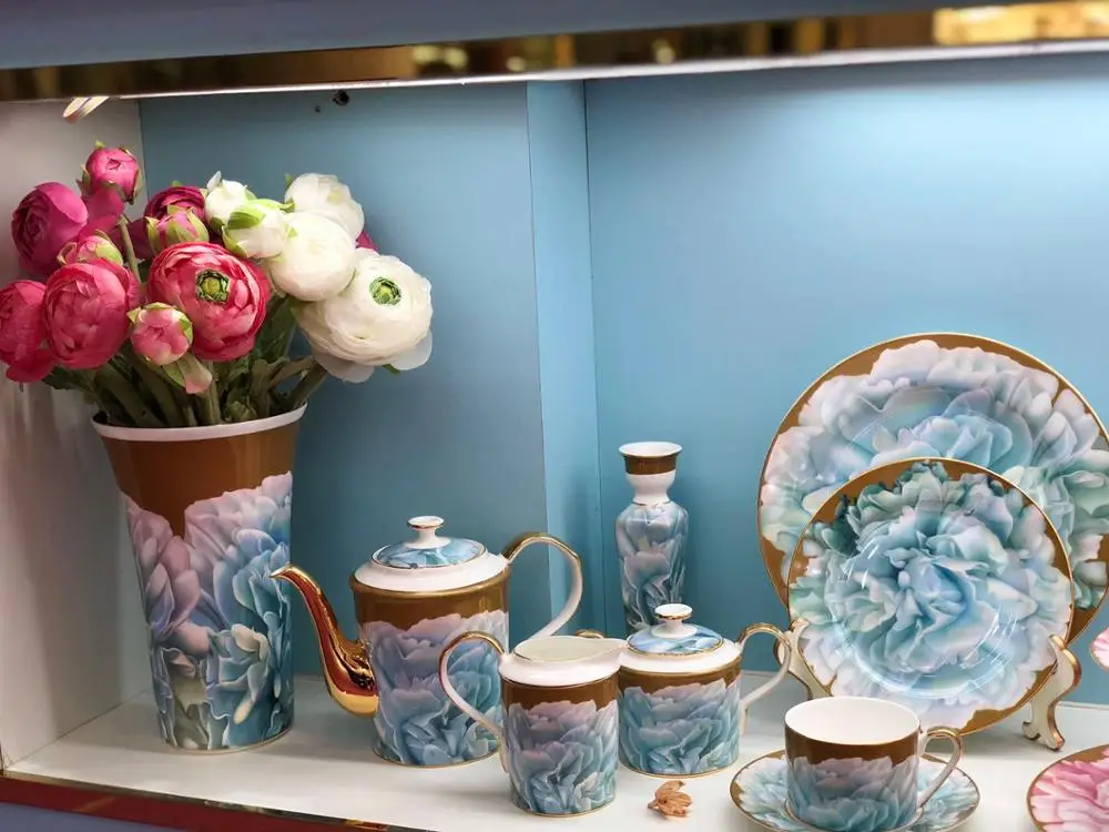 
Luxury Tableware Set Hand Printing Porcelain Dinnerware Bone China Sets 