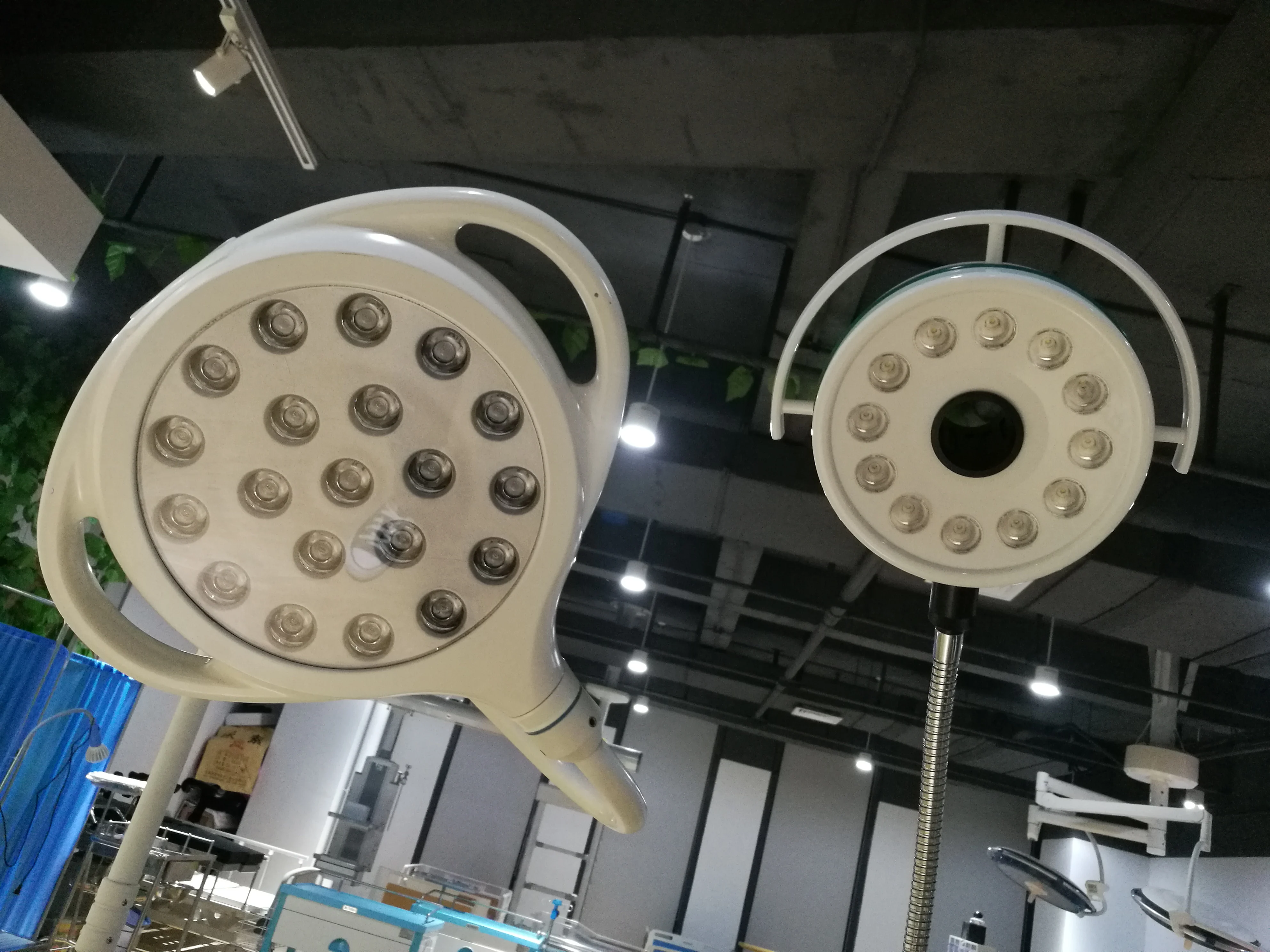 Hospital shadowless Portable Mobile Floor Standing surgical operating lamp