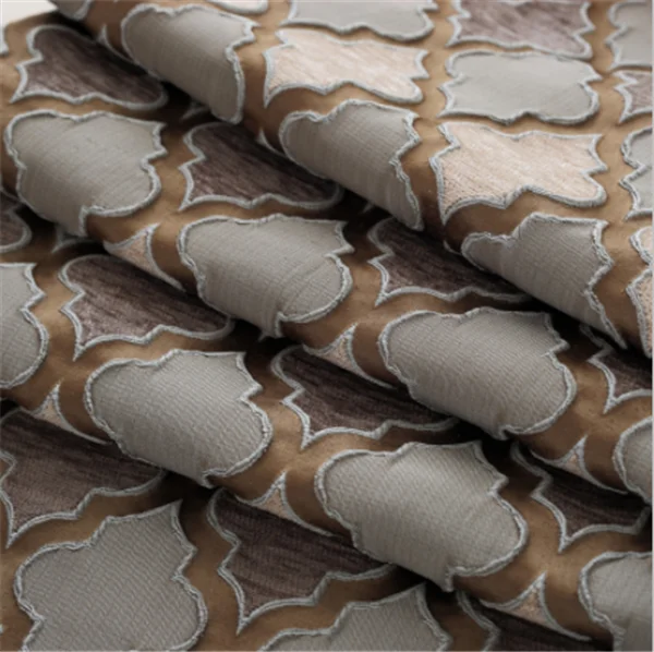 Жаккардовая скатерть с декоративной кисточкой для украшения стола