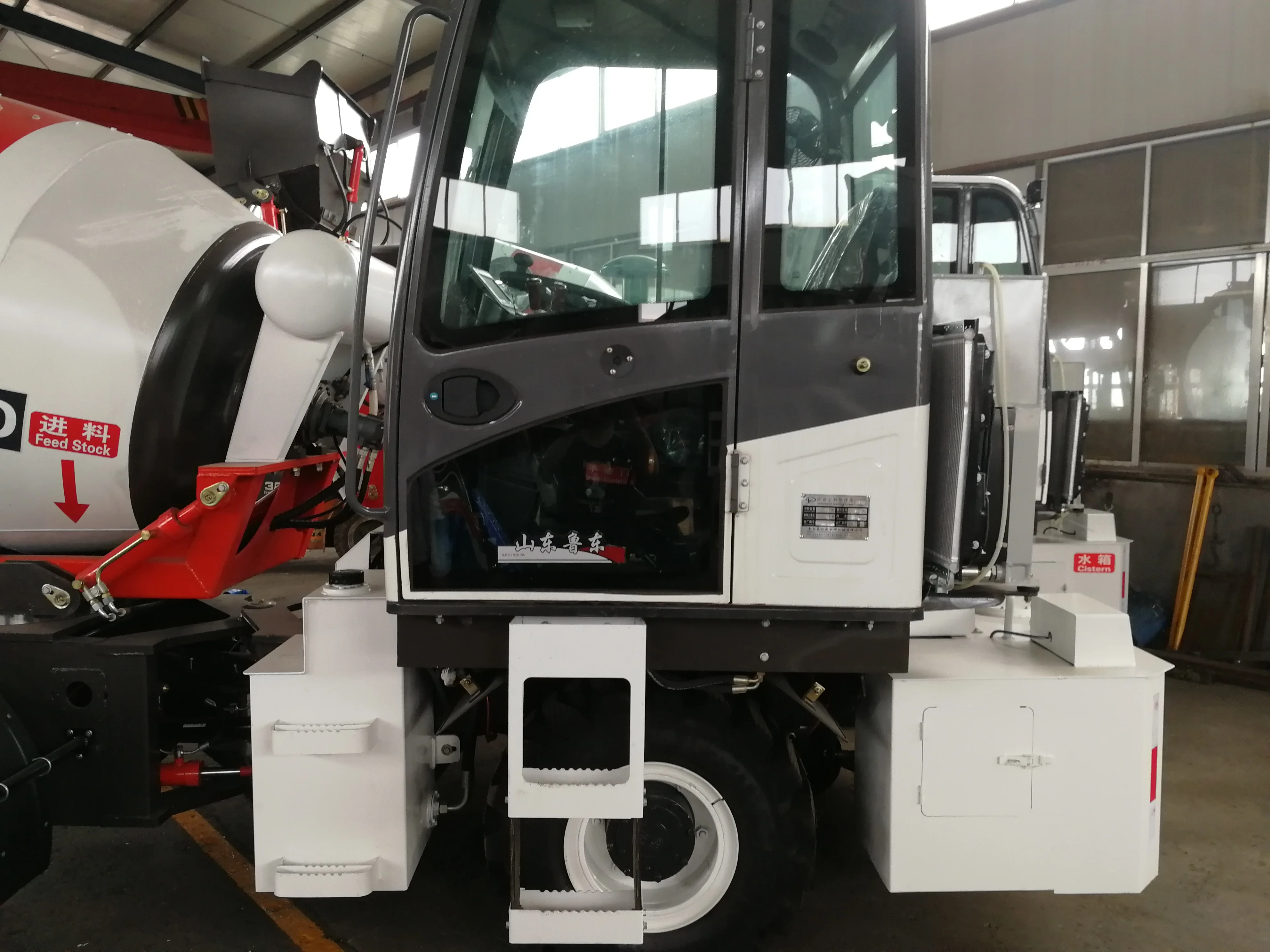 self-loading concrete mixer,automatic feeding tank agitator mixer ,dumper concrete mixer can make the working efficiency higher