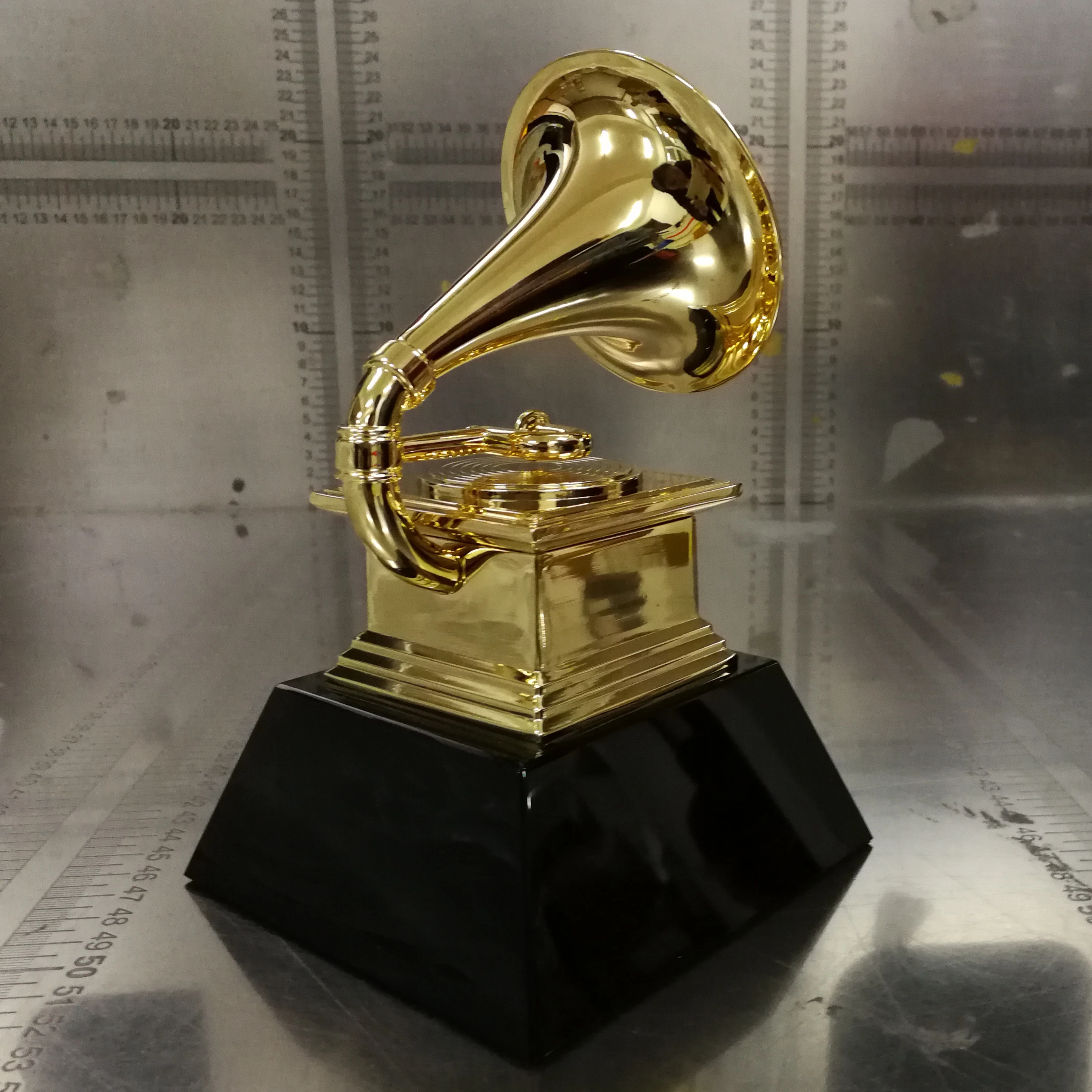 Hot sale custom logo&size black grammy award trophy crystal pedestal