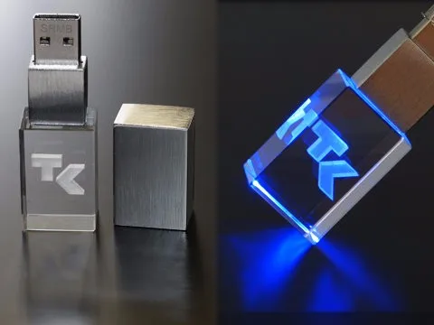 Самое новое прибытие 3D дизайн ЛОГОТИПА и Гравировки кристалл usb flash drive