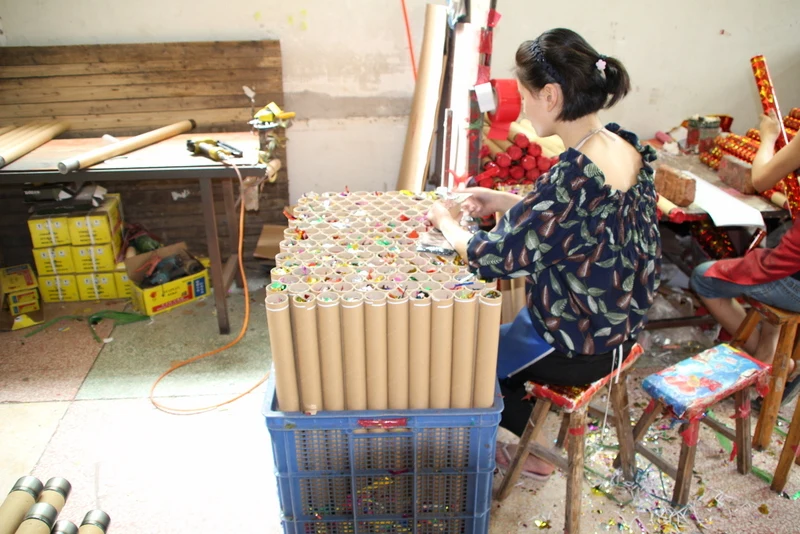 Высококачественные изготовленные на заказ биоразлагаемые Свадебные гигантские конфетти-попперы (мы фабрика)