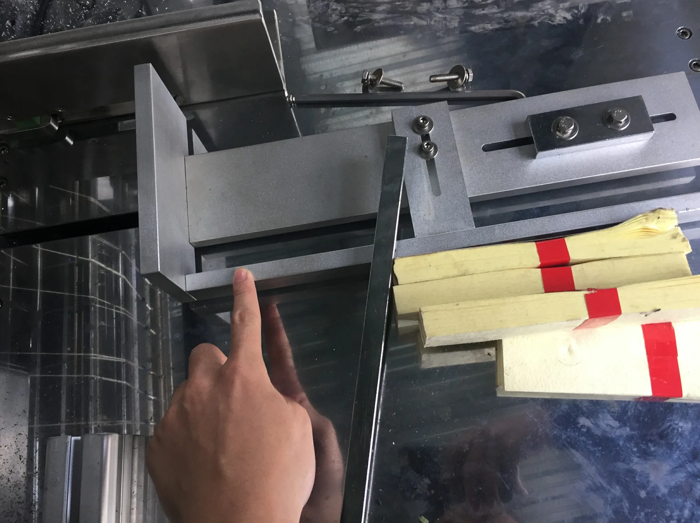 BT-400  Automatic 3D medicine carton box packing wrapping machine