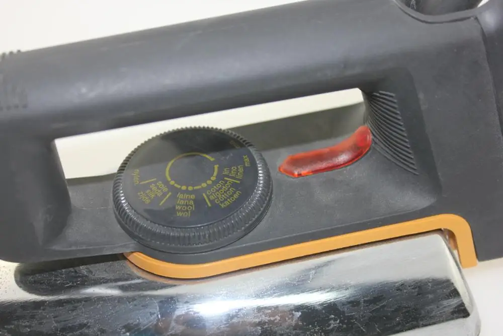 Dry Iron Indicator Light FLexible Electric Cord Non-stick Soleplate New