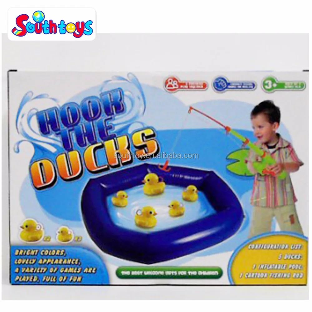 Надувной бассейн включает крючок для рыбалки утки