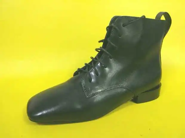 Женские ботинки на низком каблуке с квадратным носком, пластиковая обувь держится на 2,5 см