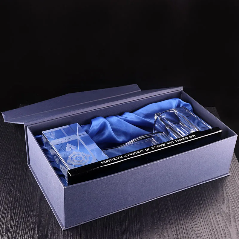 Home Decoration Use and Clear Crystal Pen Holder Can accommodate mobile phones