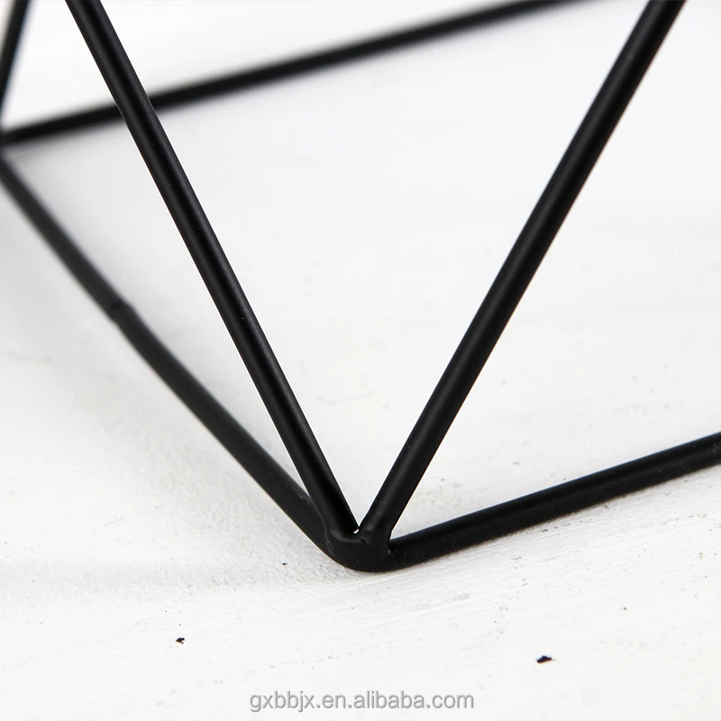 Wholesale Handmade Geometric Display Wedding Favors Tabletop Decor Metal Tea Light Black  rust-proof  Candle Holder