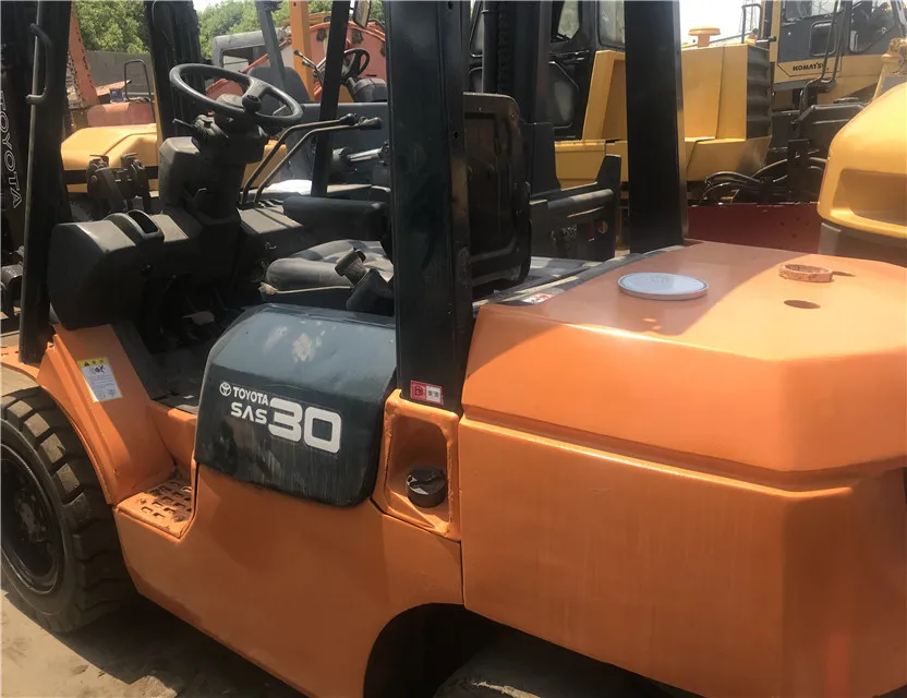 Low price 3 ton forklift ,used toyota manual forklift fd30 with solid tire made in Japan for sale in China