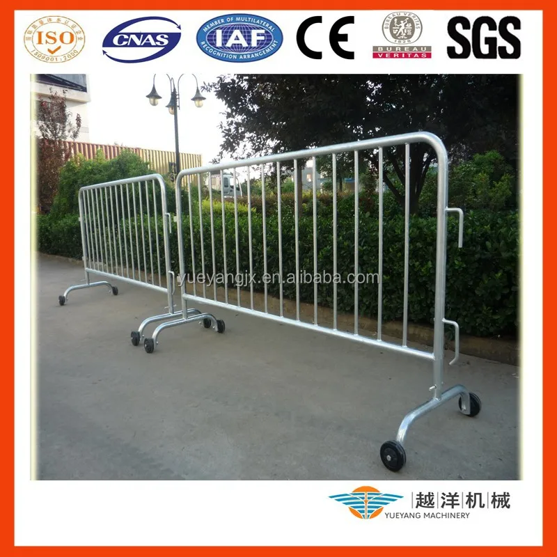 Road Safety Galvanized Steel Mobile Barrier With Wheels