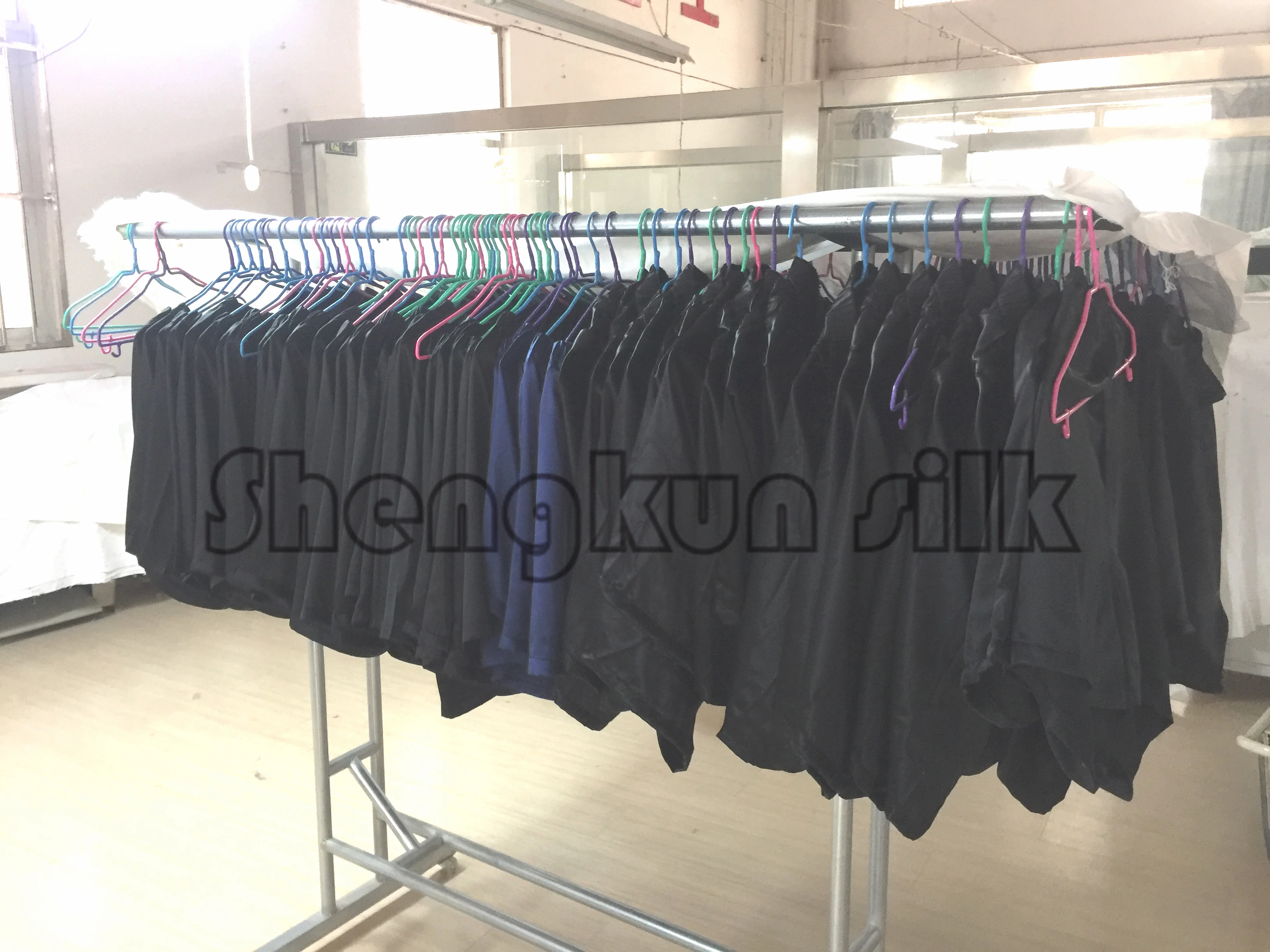 
China wholesales Super soft pure silk Camisoles short pajamas tank top OEM S-2XL 