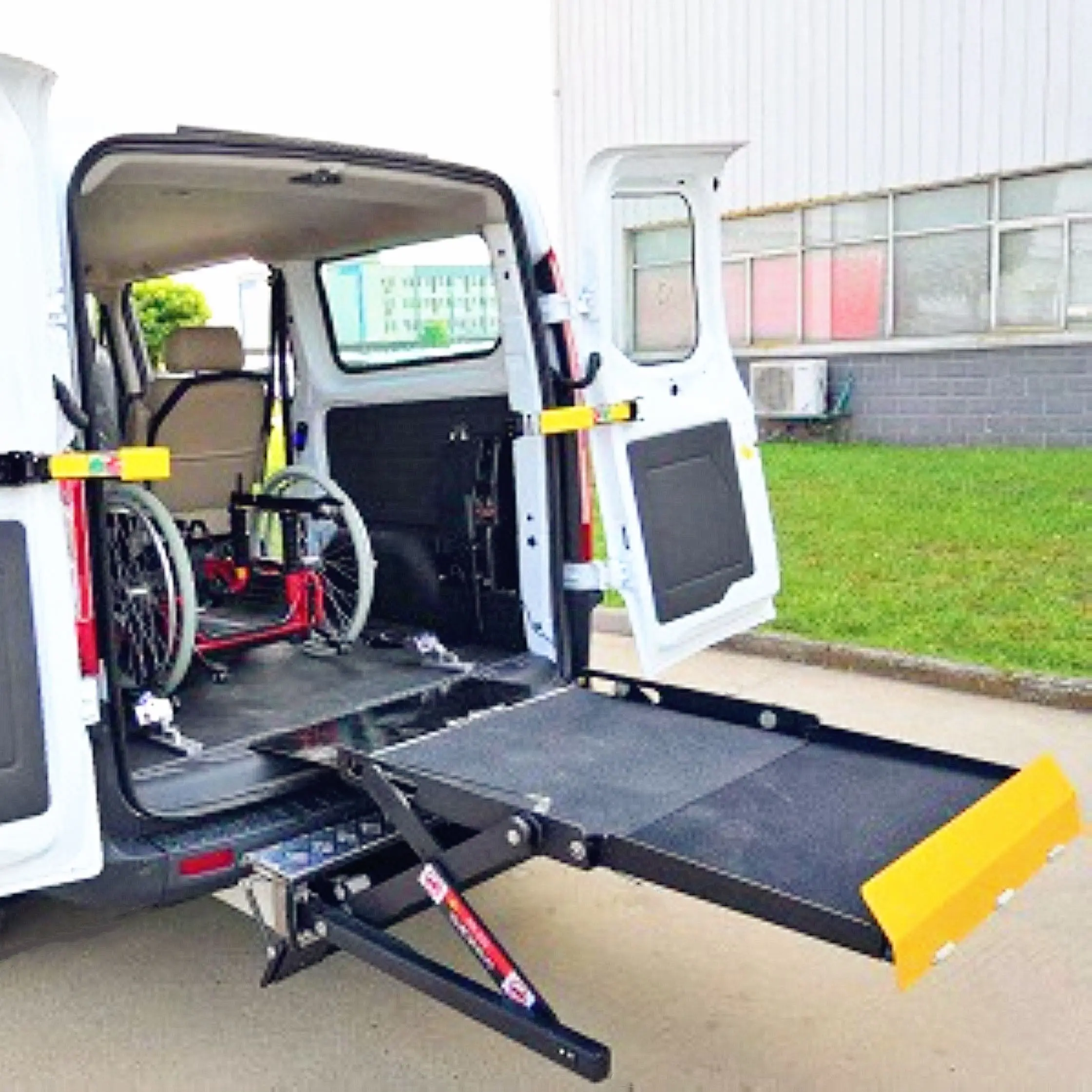 Outdoor Electric Hydraulic Wheelchair Lift for Van Car Wheelchair Vertical Lifting Table for Disabled Elderly Handicapped