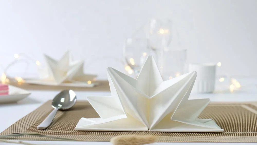 Luxury Elegant Pre-Folded Star Shape Dinner Decorative Napkins