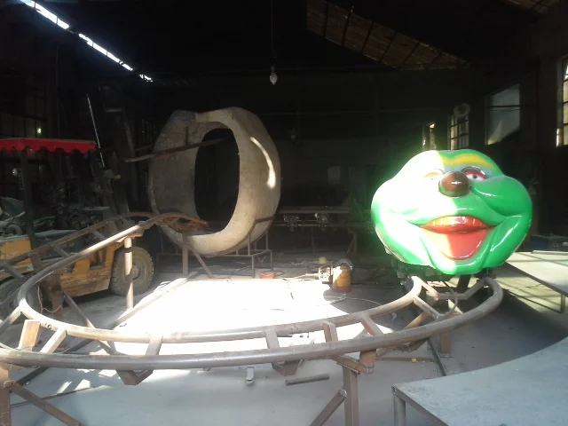 
Hot sales Outdoor Theme Park Rides Attractions Thrilling Track Rides Warm roller coaster 