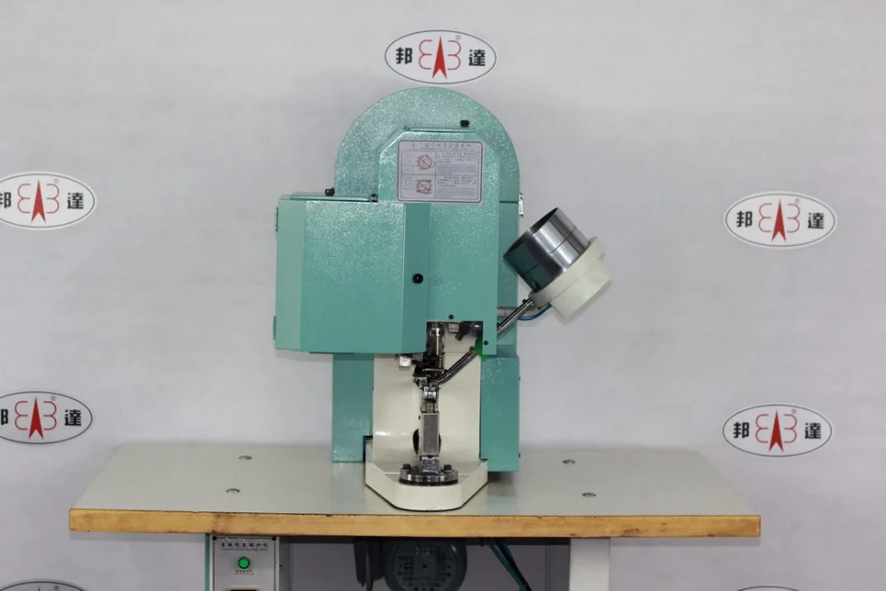 High Quality Automatic Women Safety Mountaineering Sports Leisure Shoes Fasten, Hook Button Fastening Machine