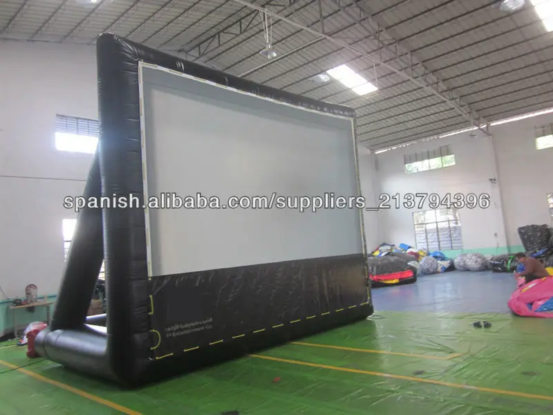 Надувной экран для наружного кино