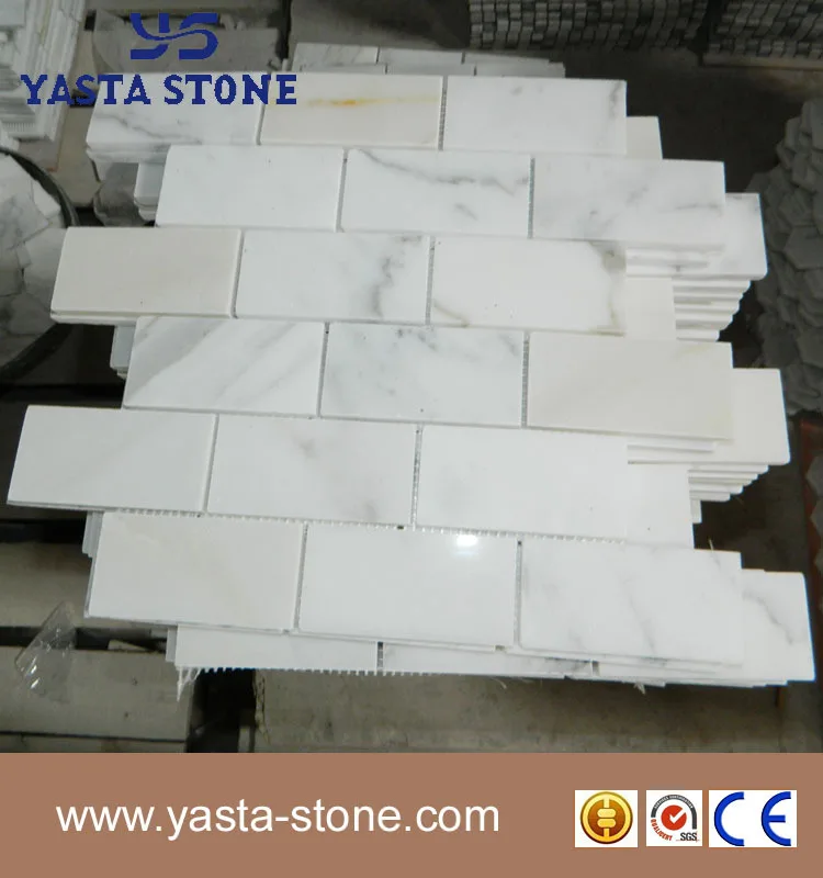Белая итальянская мраморная плитка Carrera для метро 1x2 полированная мозаичная