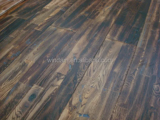 
 Напольное покрытие из массива черного ореха, окрашенное белым дубом  