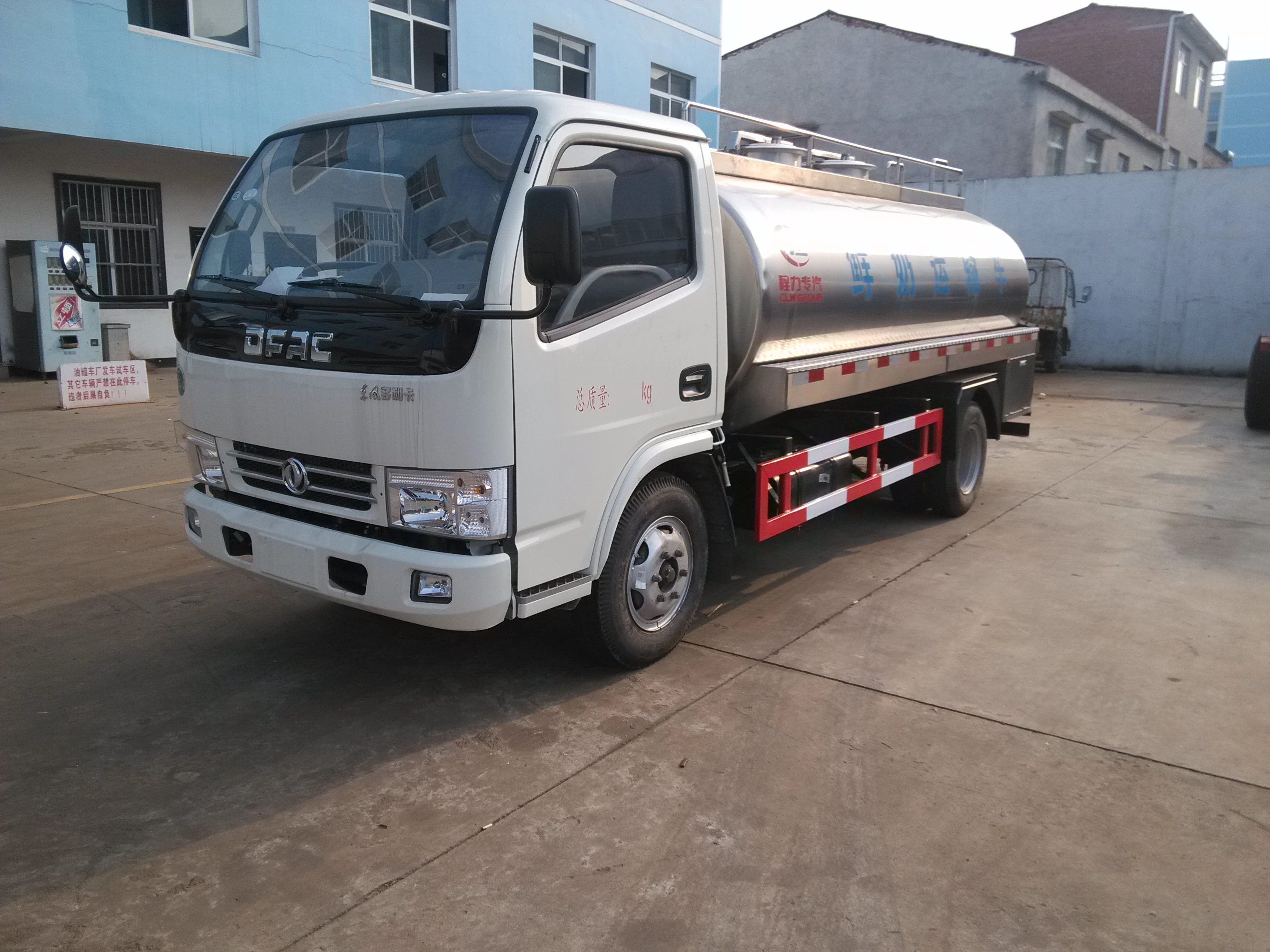 4x2 5tons Tank Truck for Milk Transport Small Milk Tanker Truck