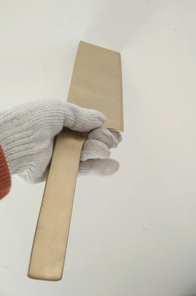 Non sparking tile cleaver scraper knife