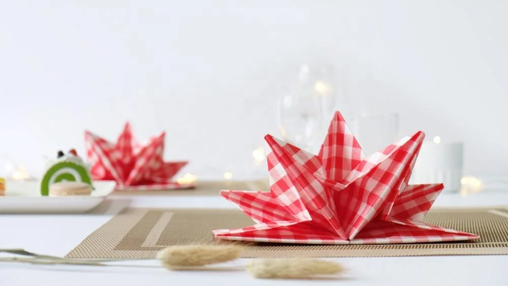 Luxury Elegant Pre-Folded Star Shape Dinner Decorative Napkins