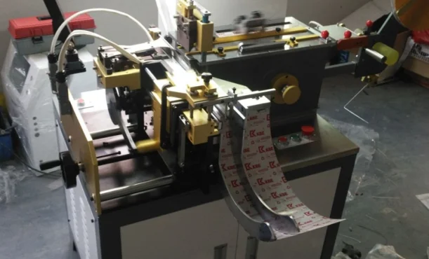 Ultrasonic Label Cutting Machine for Textile/Ribbon/Satin/Wash Care Labels Machine