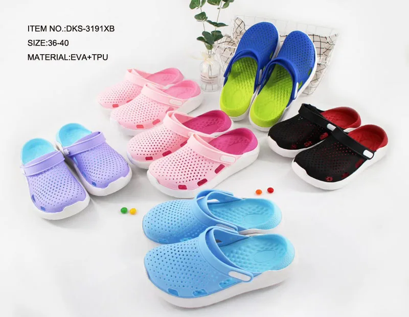 2019 New Summer Men fashion Beach Sandals Jelly Shoes Hollow Slippers Outdoor Men clogs Light Sandalias
