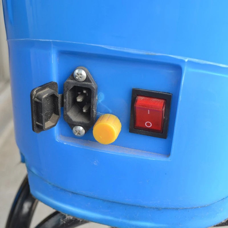 High-efficiency electronic fertilizer for agricultural and garden