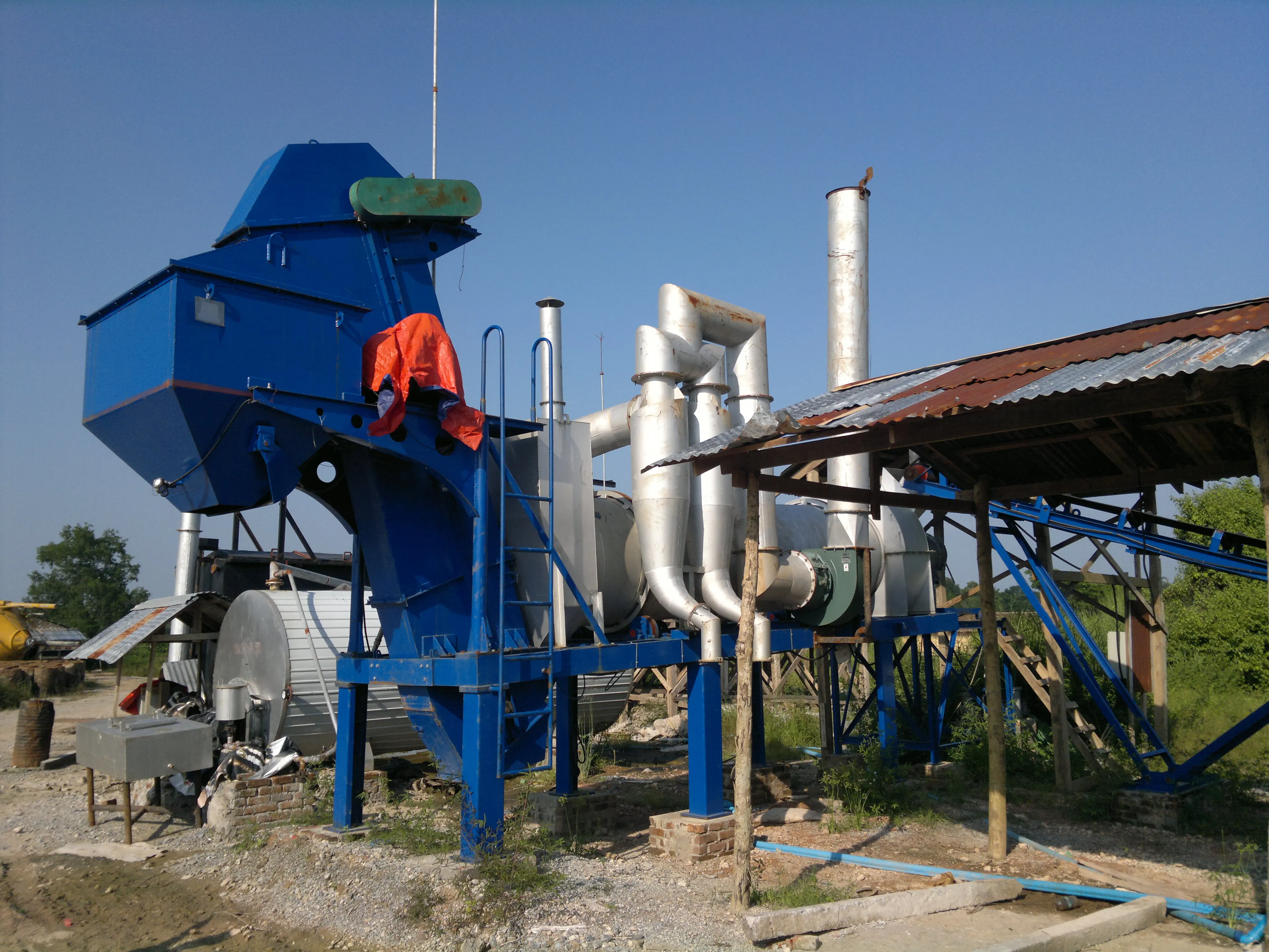 
China top selling roady 40t/h asphalt mixing plant on sale 