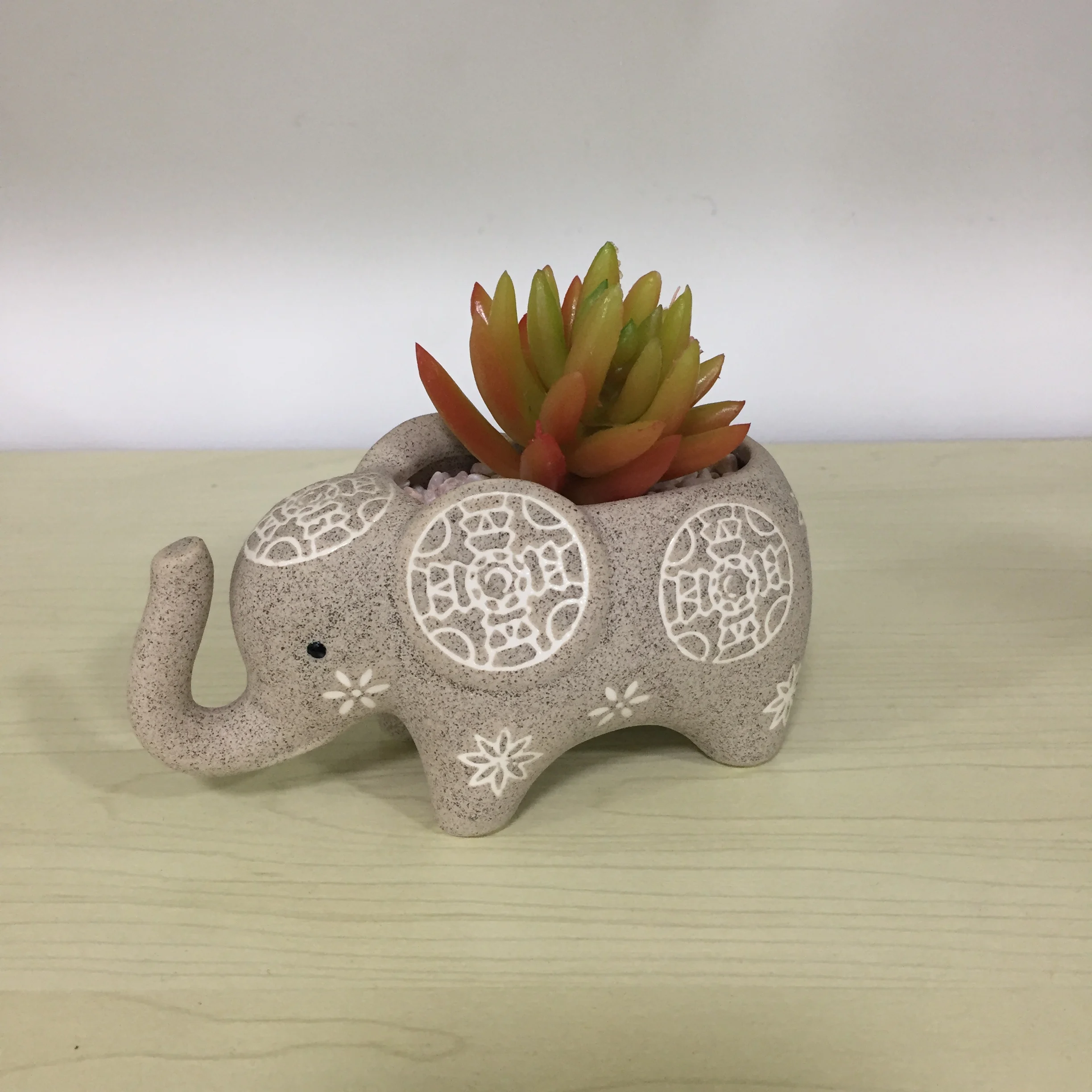 
2019 Natural Looking Elephant Stone Potted Artificial Succulent Plants Ceramic Pot With Sand Glazed Plants 