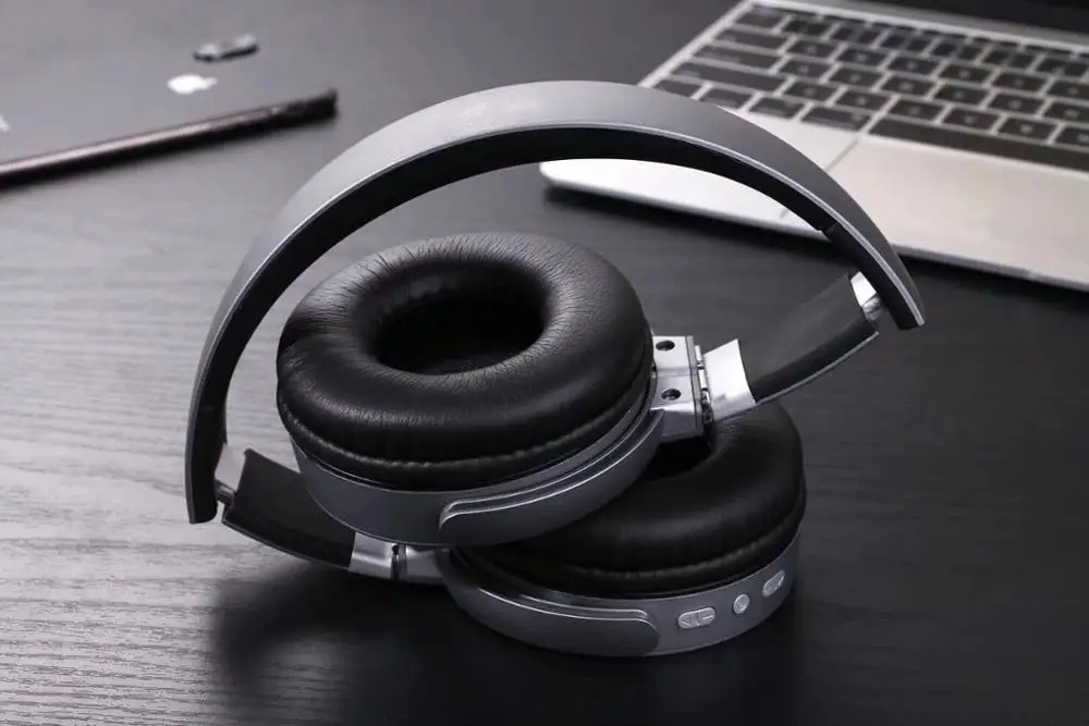 New Model Modern design Wireless Bt Headphone/Earphone